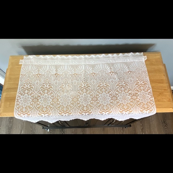 Lot of 12 vintage doilies various sizes and shapes - Picture 5 of 8